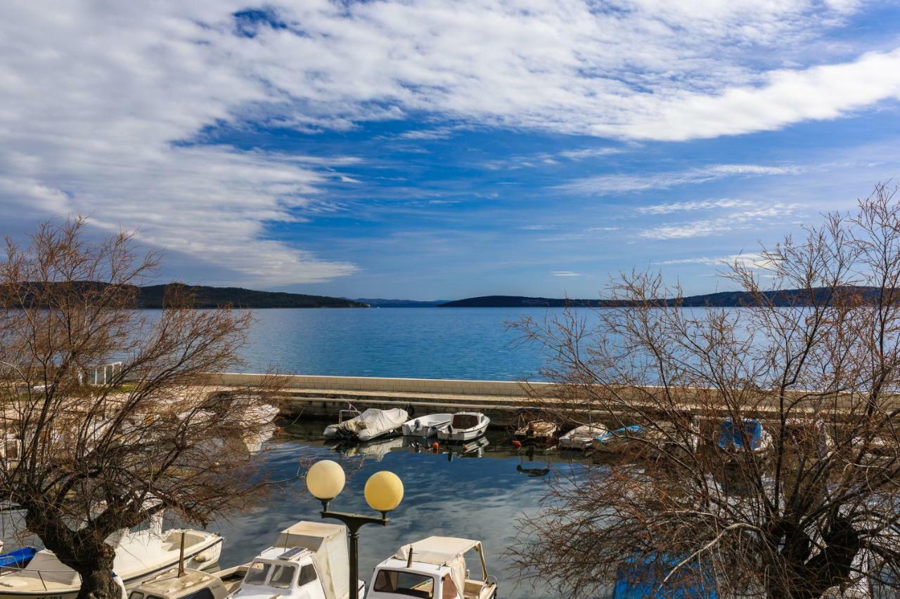 Holiday Home Obrov Kaštela Eksteriør billede