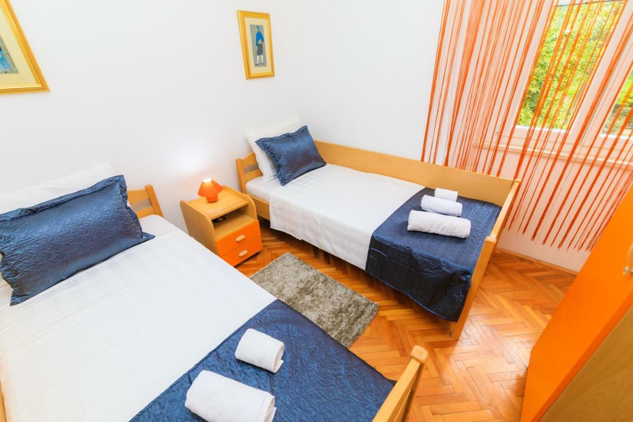 Holiday Home Obrov Kaštela Eksteriør billede