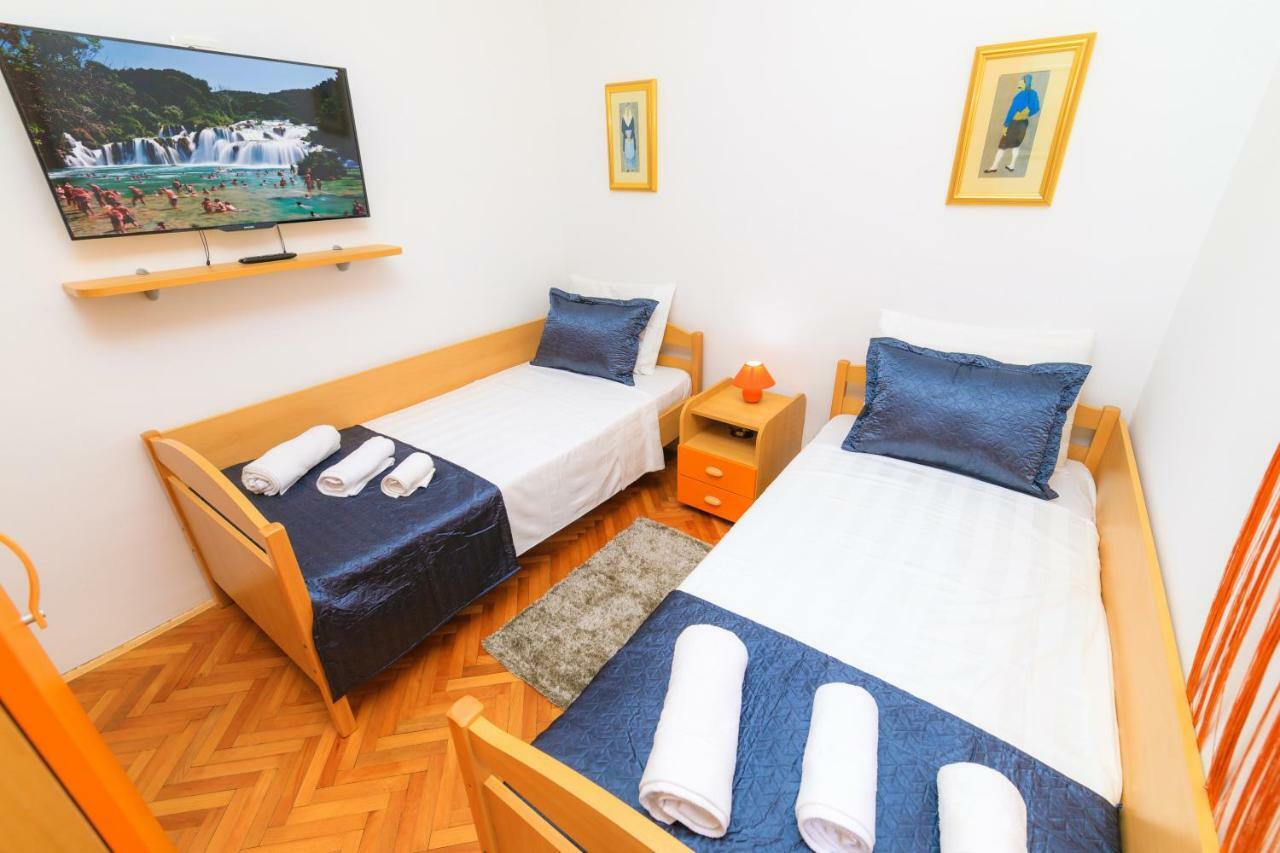 Holiday Home Obrov Kaštela Eksteriør billede