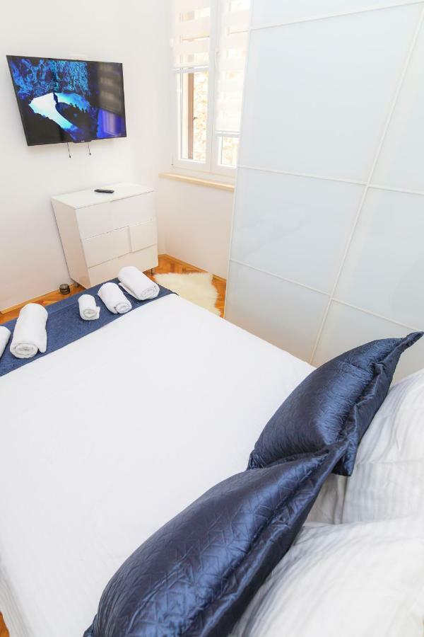 Holiday Home Obrov Kaštela Eksteriør billede
