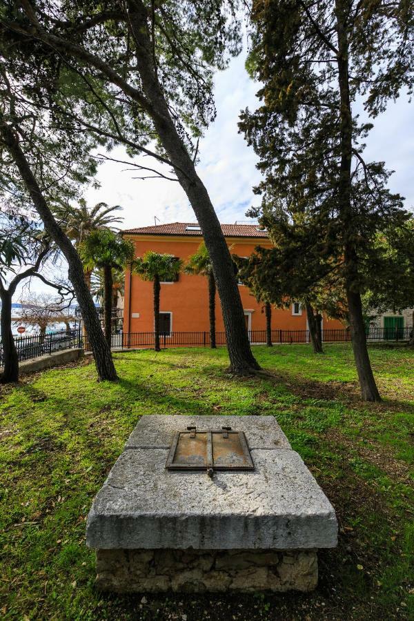 Holiday Home Obrov Kaštela Eksteriør billede