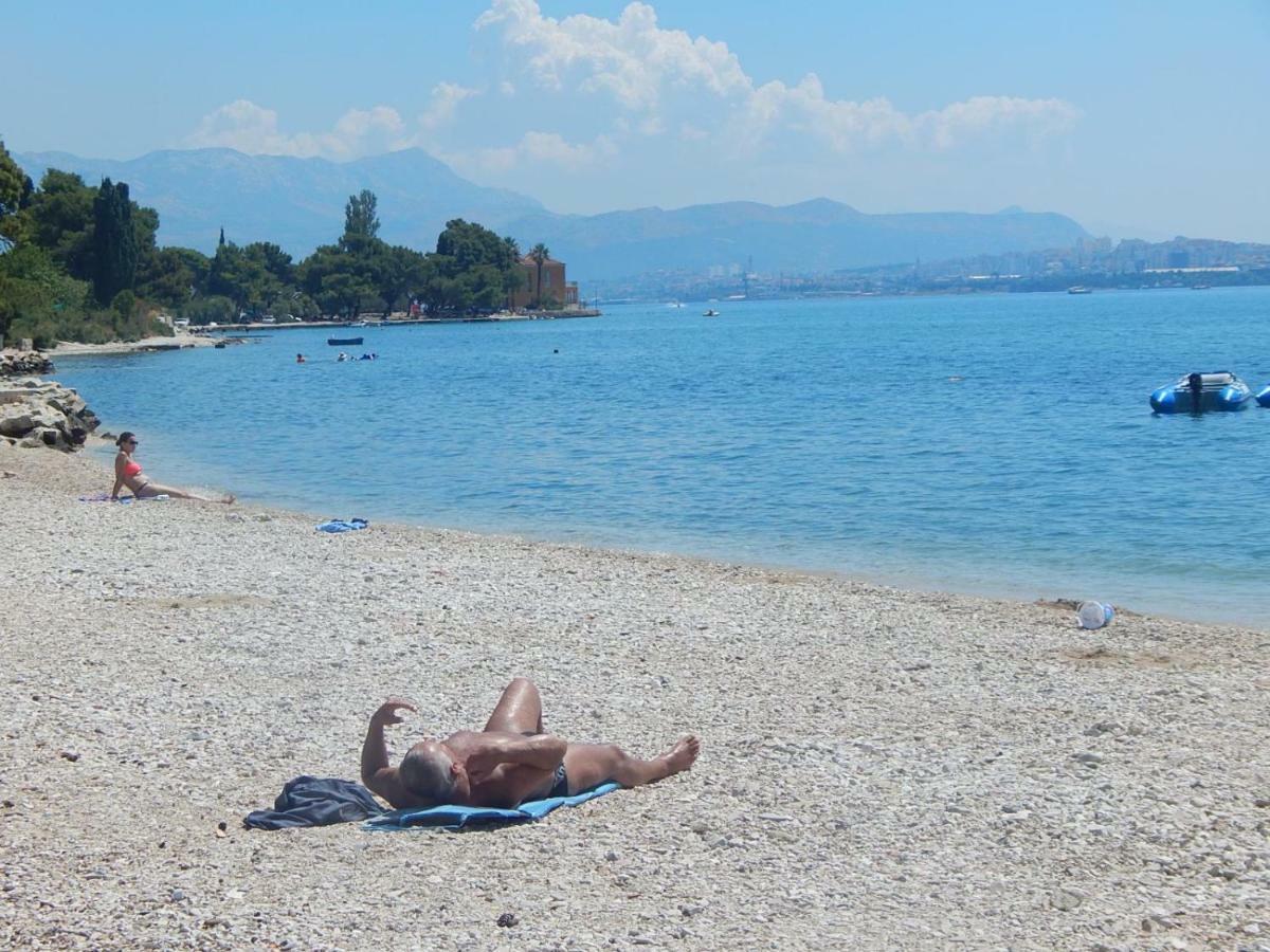 Holiday Home Obrov Kaštela Eksteriør billede